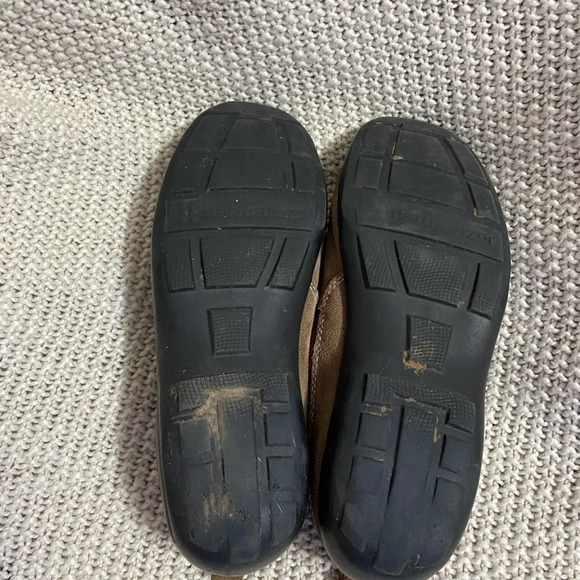 Two Pairs of Naturalizer Loafers, Size 6.5 - Picture 4 of 9